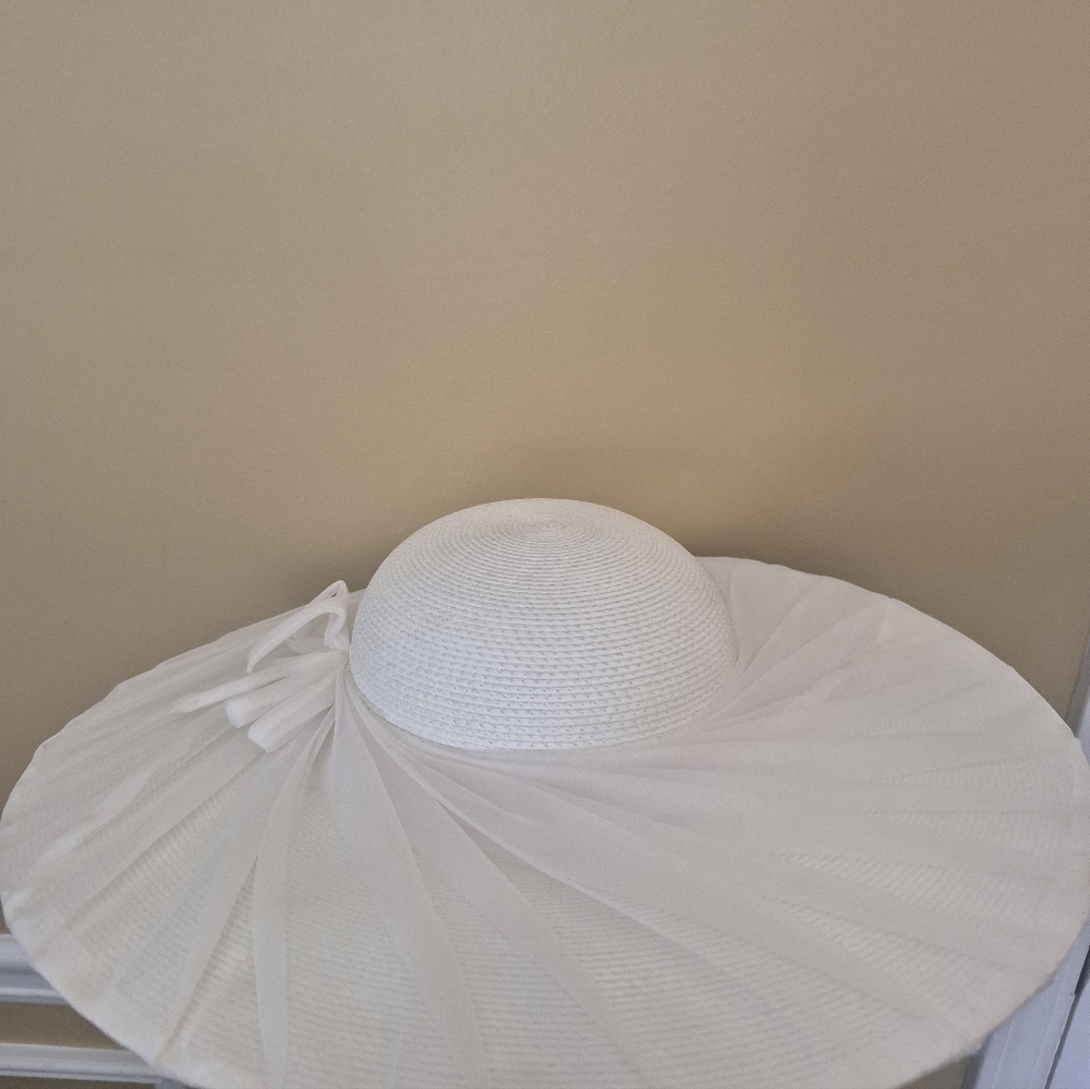 Chic White Sun Hat for Women - Picture 6 of 10